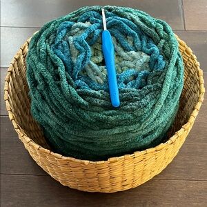 Crochet bundle, teal yarn, wooden basket and crochet hook 4mm